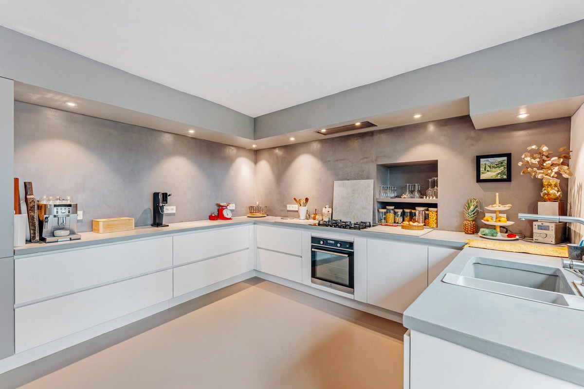 cuisine gordes béton ciré Luberon